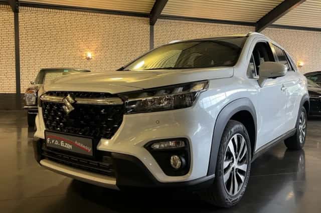 Suzuki S-CROSS (2026) thumbnail 3