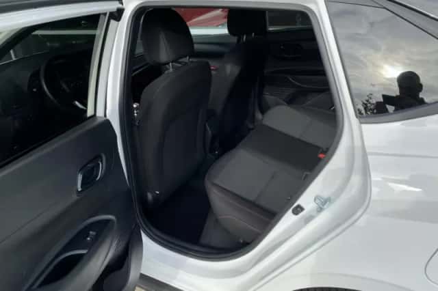 Hyundai i20 (2023) thumbnail 6