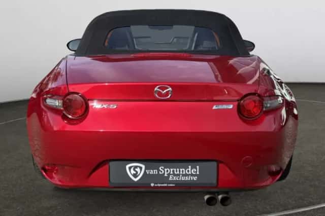 Mazda MX-5 (2016) thumbnail 6