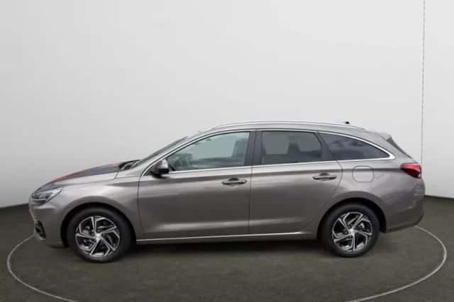 Hyundai i30 (2024) thumbnail 2