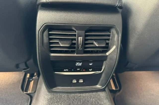 BMW i4 (2022) thumbnail 34