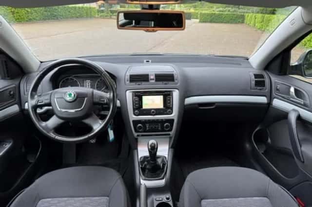 Škoda Octavia (2011) thumbnail 8
