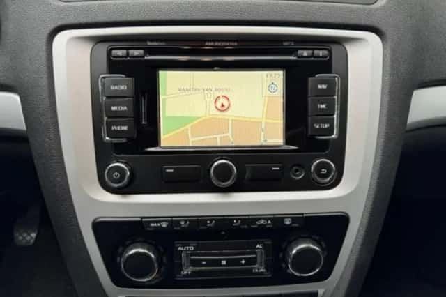 Škoda Octavia (2011) thumbnail 9