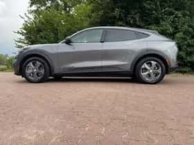 Ford Mustang Mach-E (2021) thumbnail 4