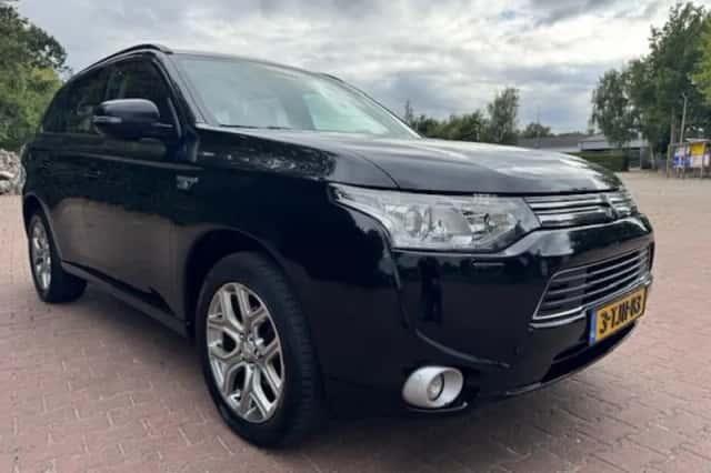 Mitsubishi Outlander (2014) thumbnail 1