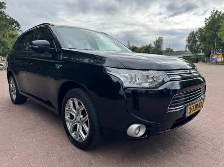 Mitsubishi Outlander (2014) — foto 1