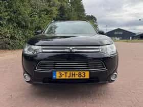 Mitsubishi Outlander (2014) thumbnail 2