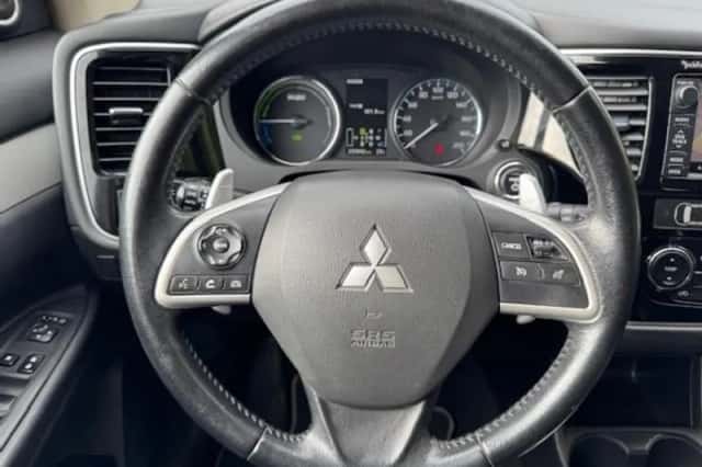Mitsubishi Outlander (2014) thumbnail 11