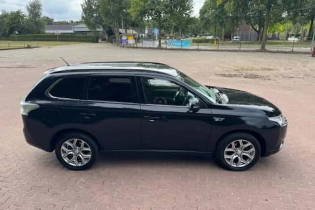 Mitsubishi Outlander (2014) thumbnail 23