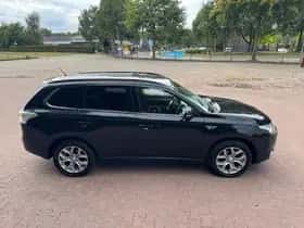 Mitsubishi Outlander (2014) thumbnail 23