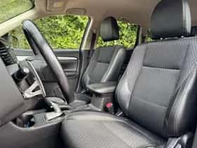 Mitsubishi Outlander (2014) thumbnail 7
