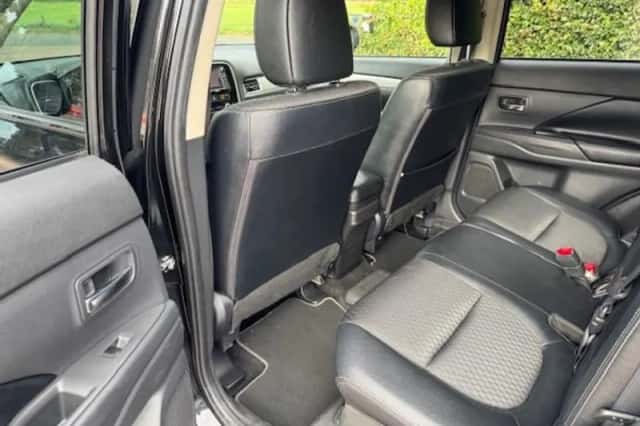 Mitsubishi Outlander (2014) thumbnail 8