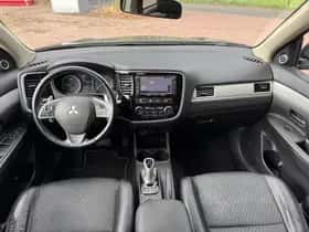 Mitsubishi Outlander (2014) thumbnail 9