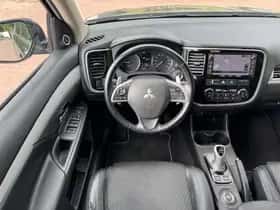 Mitsubishi Outlander (2014) thumbnail 10