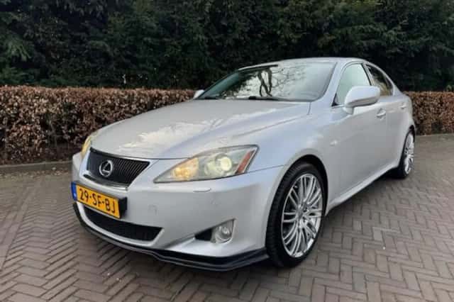 Lexus IS (2005) thumbnail 1