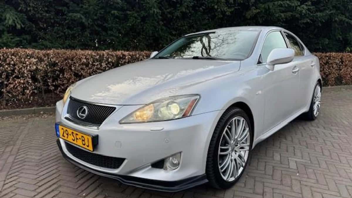 Lexus IS (2005) — foto 1