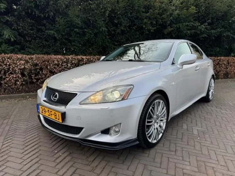 Lexus IS (2005) — foto 1
