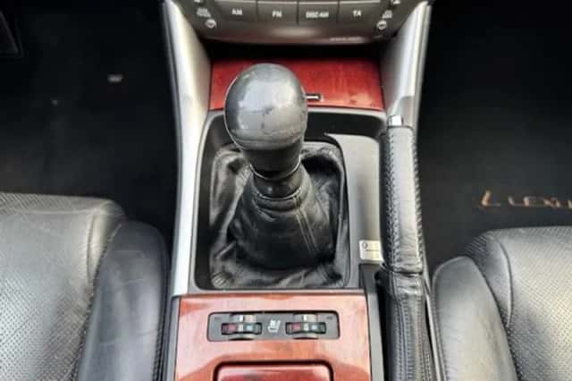 Lexus IS (2005) thumbnail 13