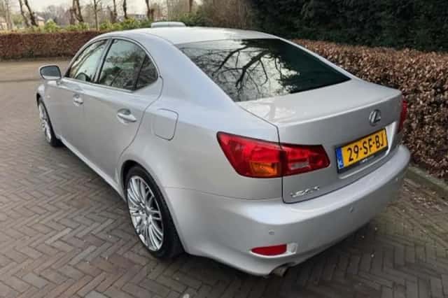 Lexus IS (2005) thumbnail 4