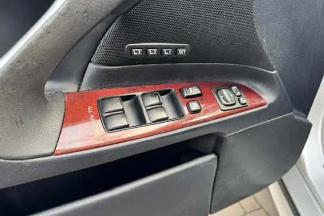 Lexus IS (2005) thumbnail 8