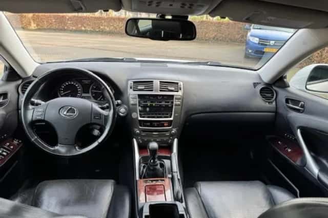 Lexus IS (2005) thumbnail 10