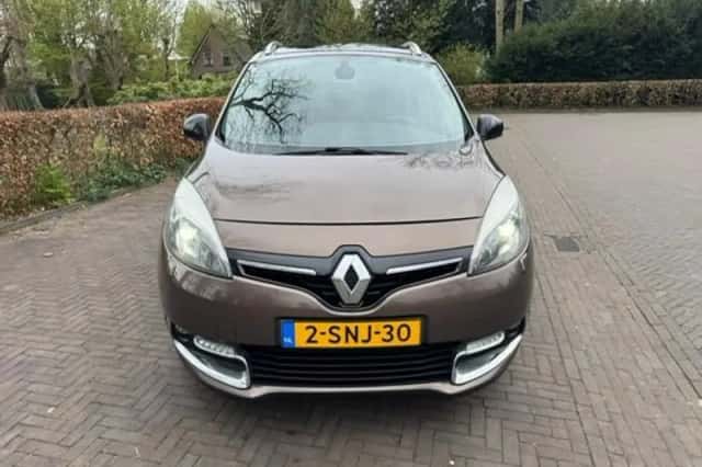 Renault Scénic (2013) thumbnail 2