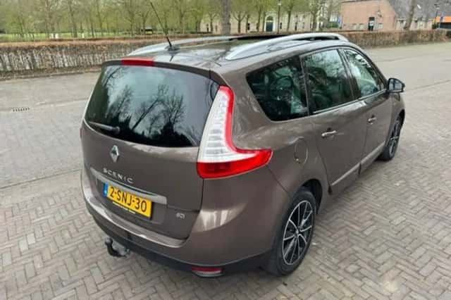 Renault Scénic (2013) thumbnail 25