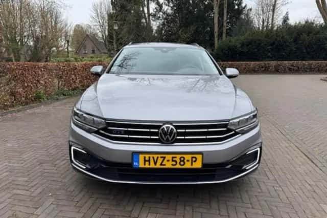 Volkswagen Passat (2021) thumbnail 2