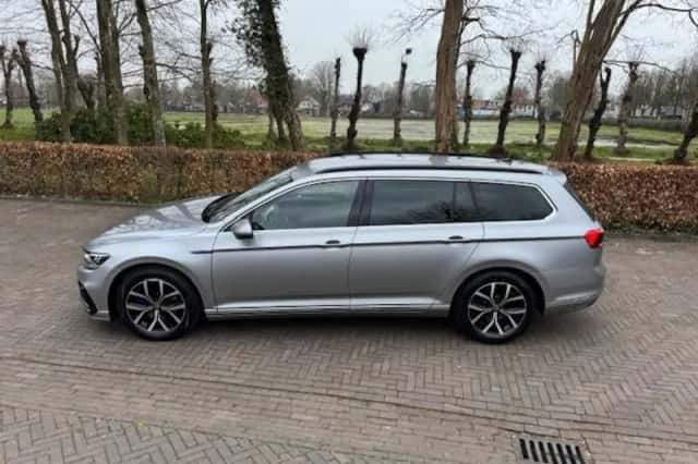 Volkswagen Passat (2021) thumbnail 3