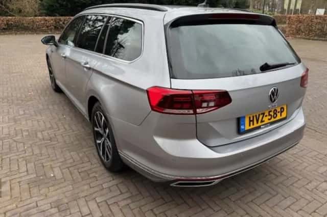 Volkswagen Passat (2021) thumbnail 4