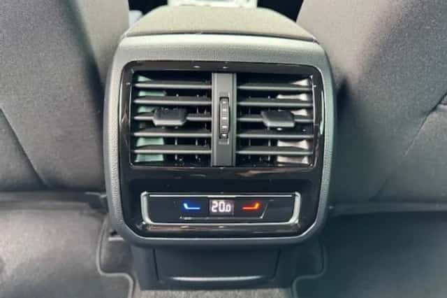 Volkswagen Passat (2021) thumbnail 9