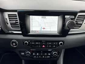 Kia Niro (2016) thumbnail 16