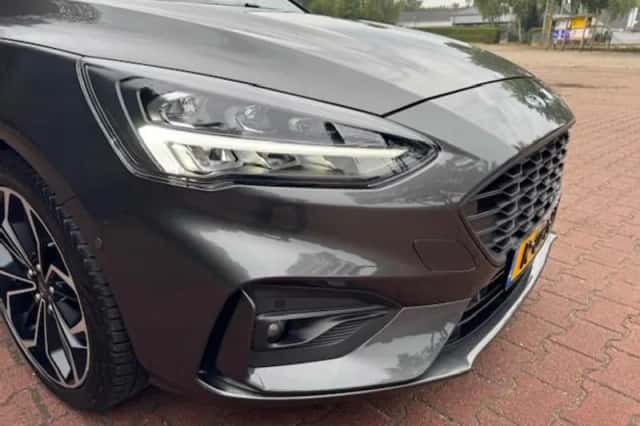 Ford Focus (2019) thumbnail 2