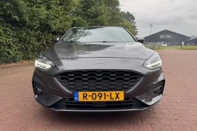 Ford Focus (2019) thumbnail 3