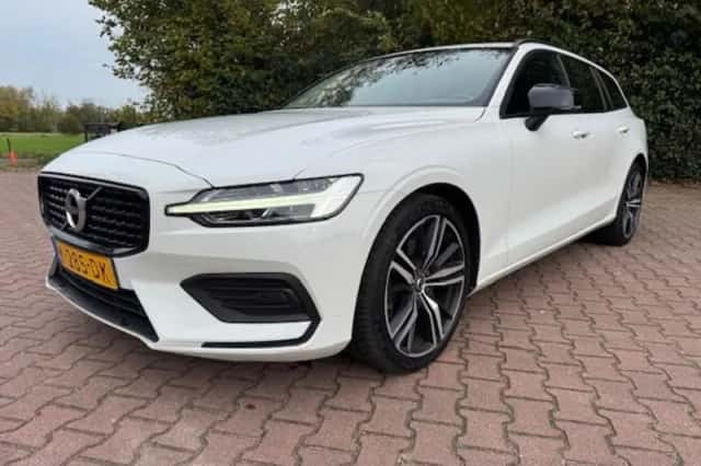 Volvo V60 (2020) thumbnail 1