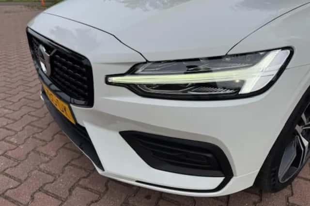Volvo V60 (2020) thumbnail 2