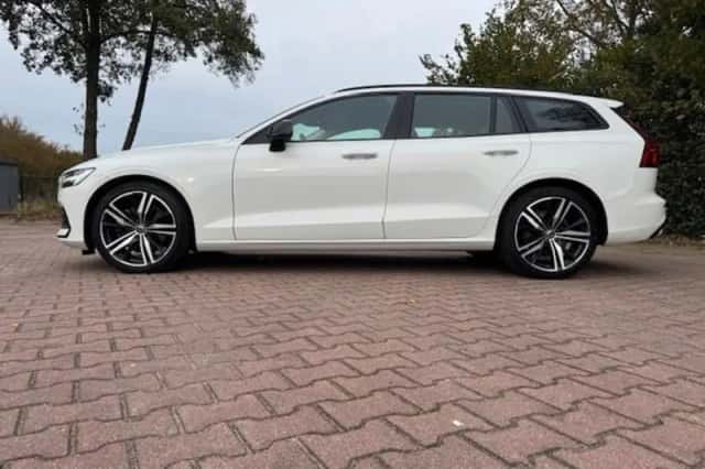Volvo V60 (2020) thumbnail 3
