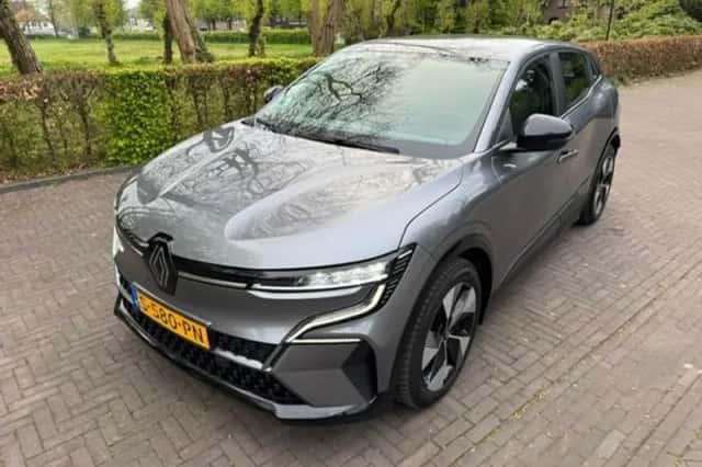 Renault Mégane E-Tech (2023) thumbnail 1