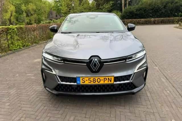 Renault Mégane E-Tech (2023) thumbnail 2