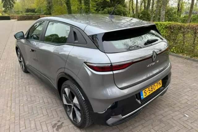 Renault Mégane E-Tech (2023) thumbnail 4