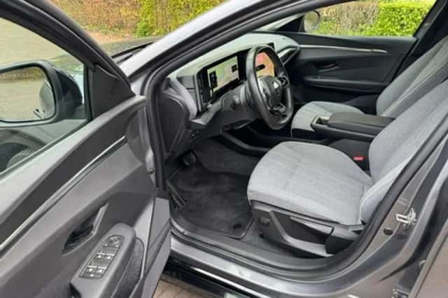 Renault Mégane E-Tech (2023) thumbnail 5