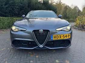 Alfa Romeo Giulia (2019) thumbnail 2