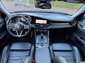 Alfa Romeo Giulia (2019) thumbnail 11