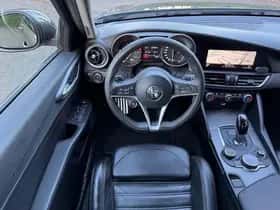Alfa Romeo Giulia (2019) thumbnail 12