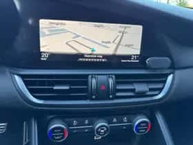 Alfa Romeo Giulia (2019) thumbnail 15