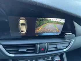 Alfa Romeo Giulia (2019) thumbnail 16