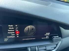 Alfa Romeo Giulia (2019) thumbnail 17