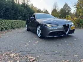 Alfa Romeo Giulia (2019) thumbnail 3