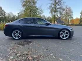 Alfa Romeo Giulia (2019) thumbnail 25
