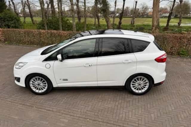 Ford C-Max (2015) thumbnail 3